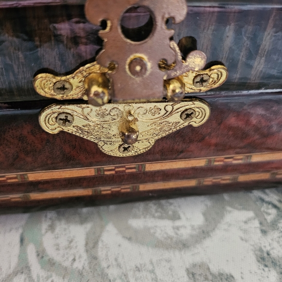 Deep Rich Marquetry Glossy Finish Wooden Wood Jewelry Box Gold Tone Hardware - Picture 12 of 15